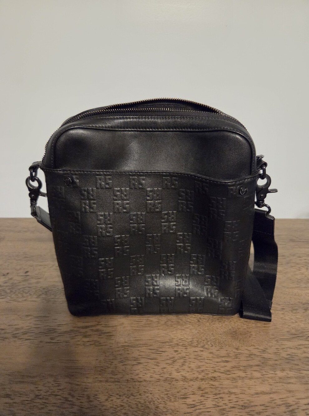 Rolling Stones,Leather Crossbody Messenger Bag in Black